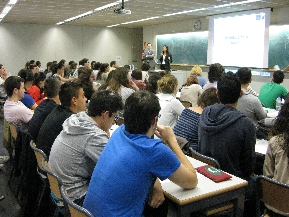 Alumnos de la UPV asisten a la jornada 'Pasa un d�a con un broker sin salir de la universidad' organizada por la FEBF