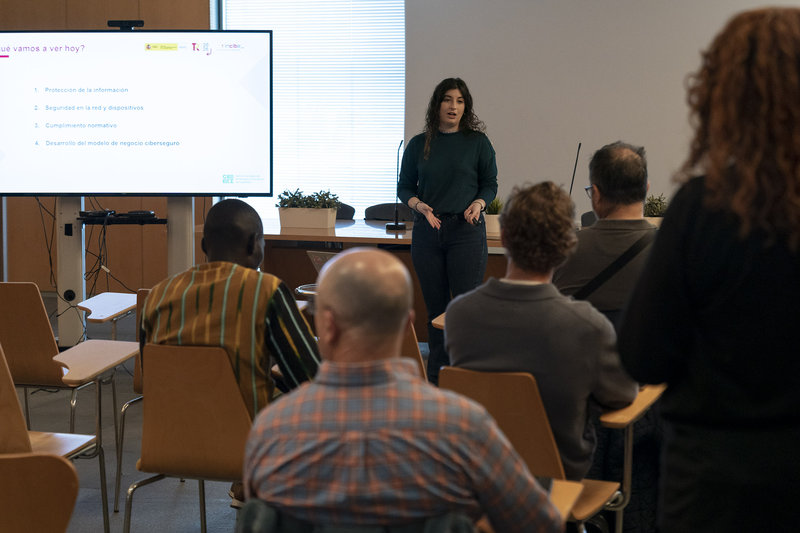 Taller de ciberseguridad de INCIBE Emprende a cargo de María Jesús Prior