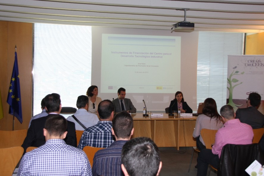 Ponencia de Ana Neira, técnico del departamento de promoción de la innovación de CDTI