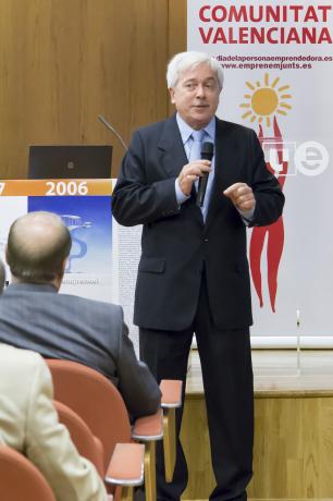 Salvador Gil durante su intervención en la presentación del DPECV2013