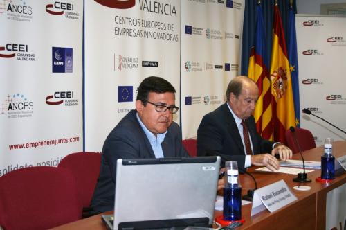 Rafael Escamilla y Jes�s Casanova preparando el inicio del foro