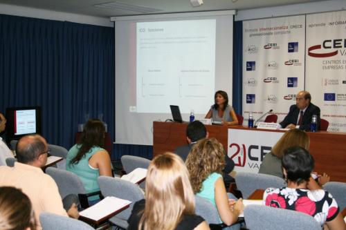 Carmen Varela durante su intervenci�n en el foro