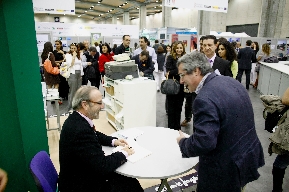 Gustavo Piera firma libros