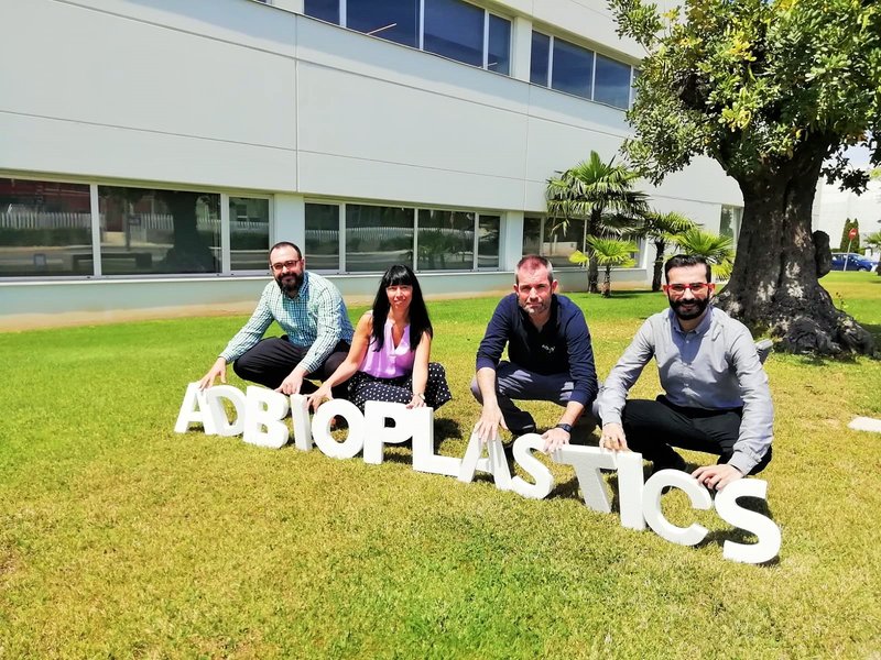 El equipo de ADBioplastics en sus instalaciones